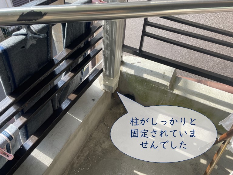 紀の川市でベランダ屋根の柱が固定されていませんでした