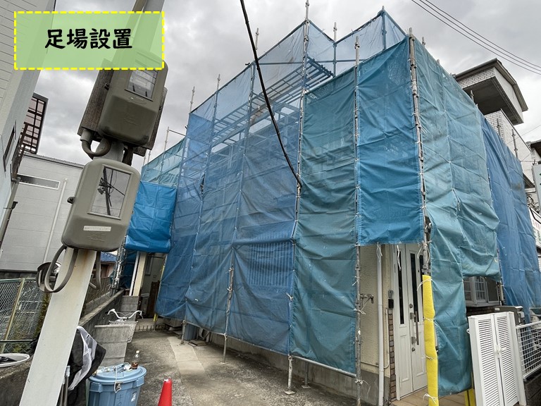 紀の川市でメッシュシートを張った足場を設置