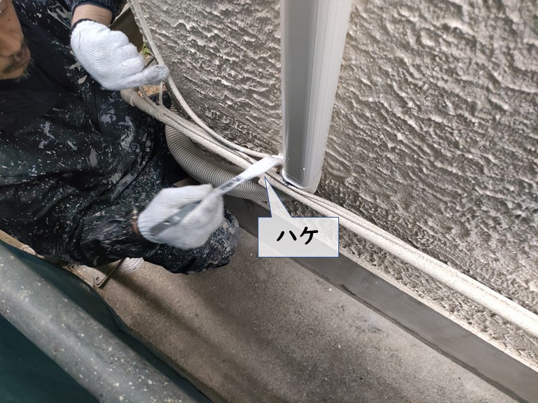 紀の川市で付帯部を刷毛で塗装します