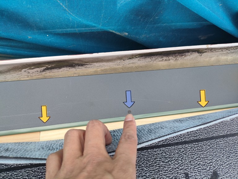 紀の川市で唐草を折り曲げて雨水が侵入しない形状にしています