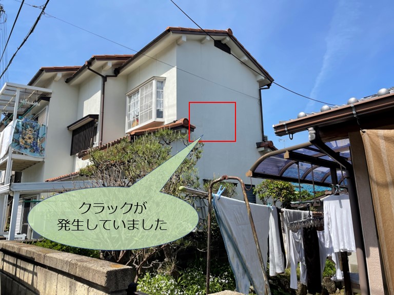 紀の川市で外壁にクラックが発生しました