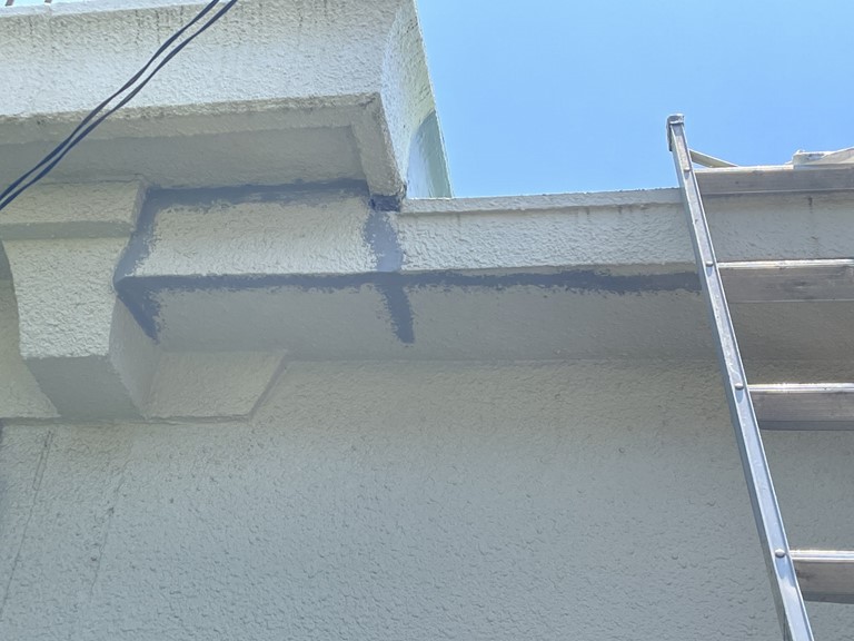 紀の川市で外壁のひび割れ補修が完成