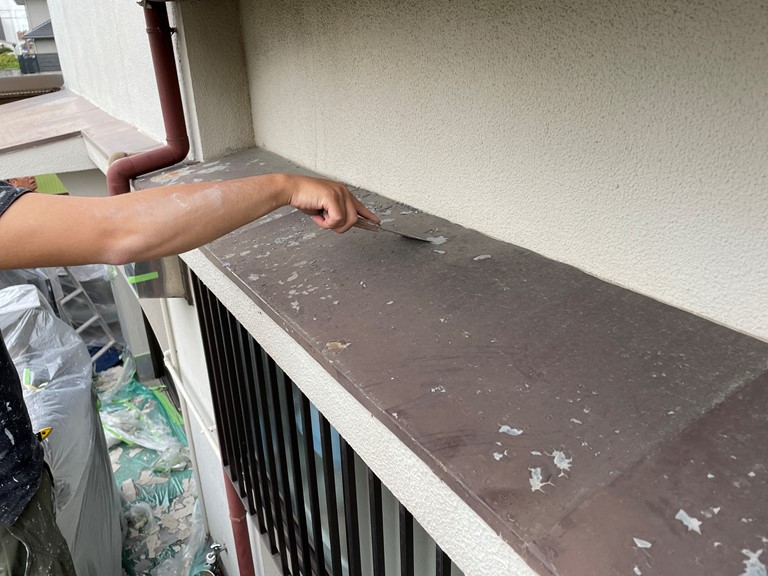 紀の川市で板金部分もケレンします