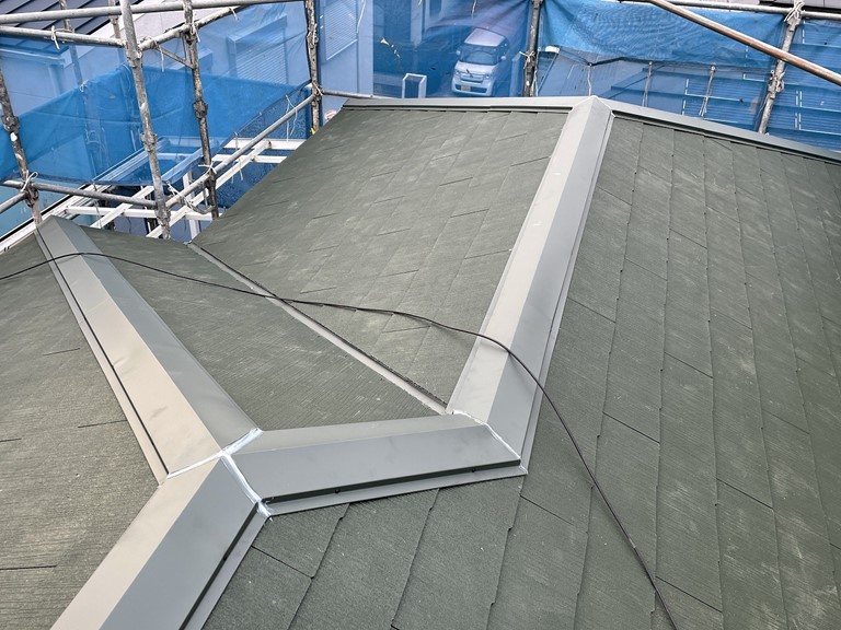 紀の川市で棟板金設置が完成