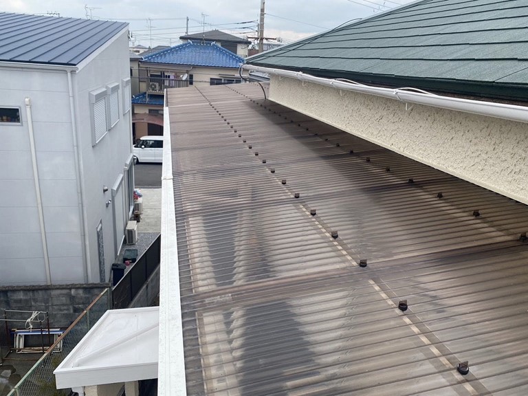 紀の川市で波板屋根の復旧が完成しました