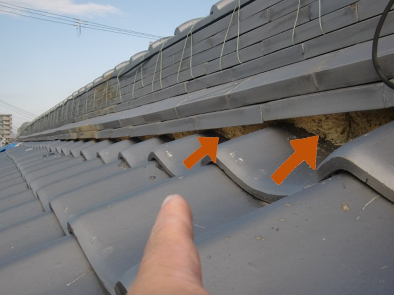 紀の川市で漆喰が剥がれていました