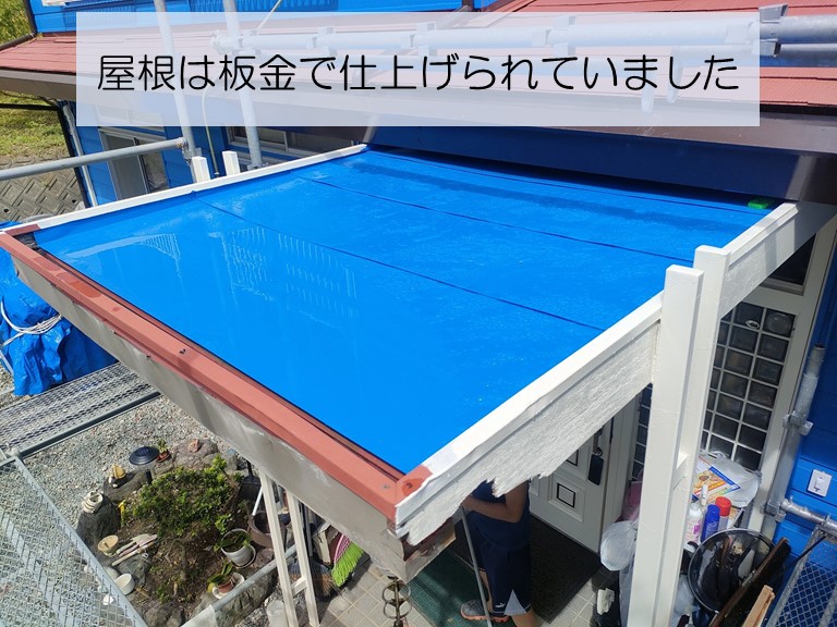 紀の川市で玄関屋根は板金仕上げでした