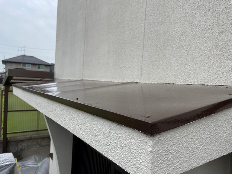 紀の川市で玄関庇の塗装が完成