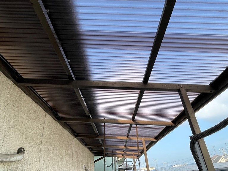 紀の川市で衝撃に強いポリカ波板を張りました