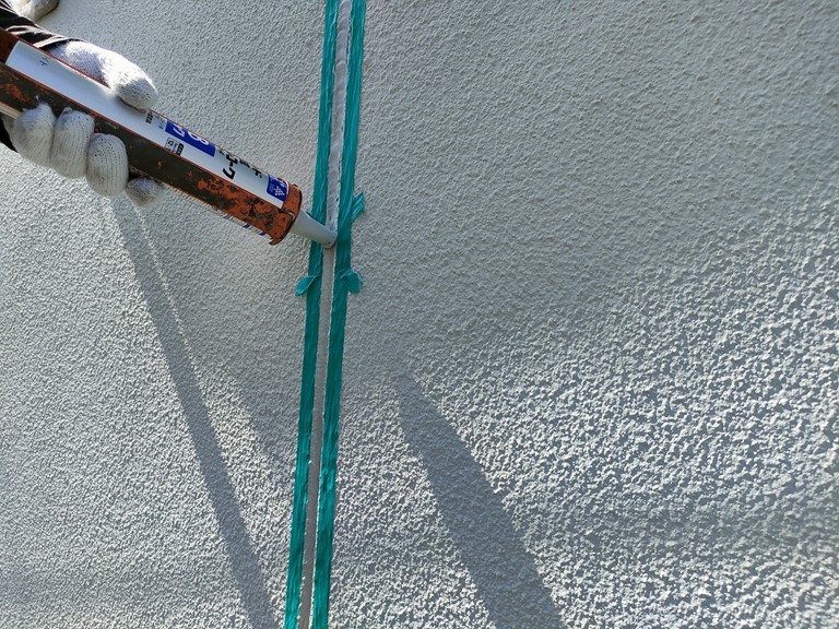 紀の川市で誘発目地にコーキングを充填