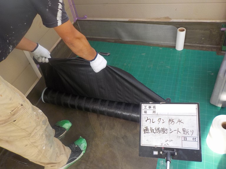 紀の川市で通気緩衝シートを貼ります