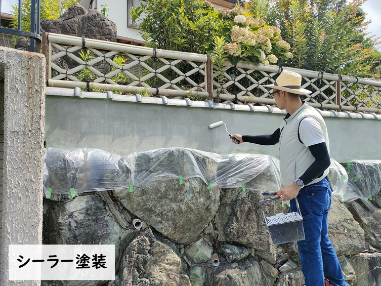 紀の川市の壁にシーラを塗装