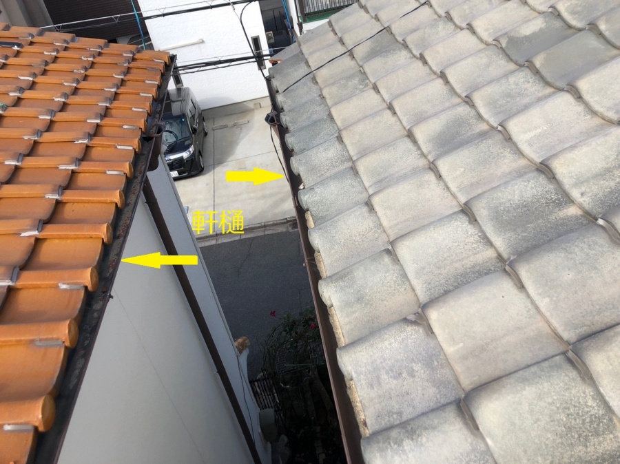 八尾市　樋から雨が落ちる