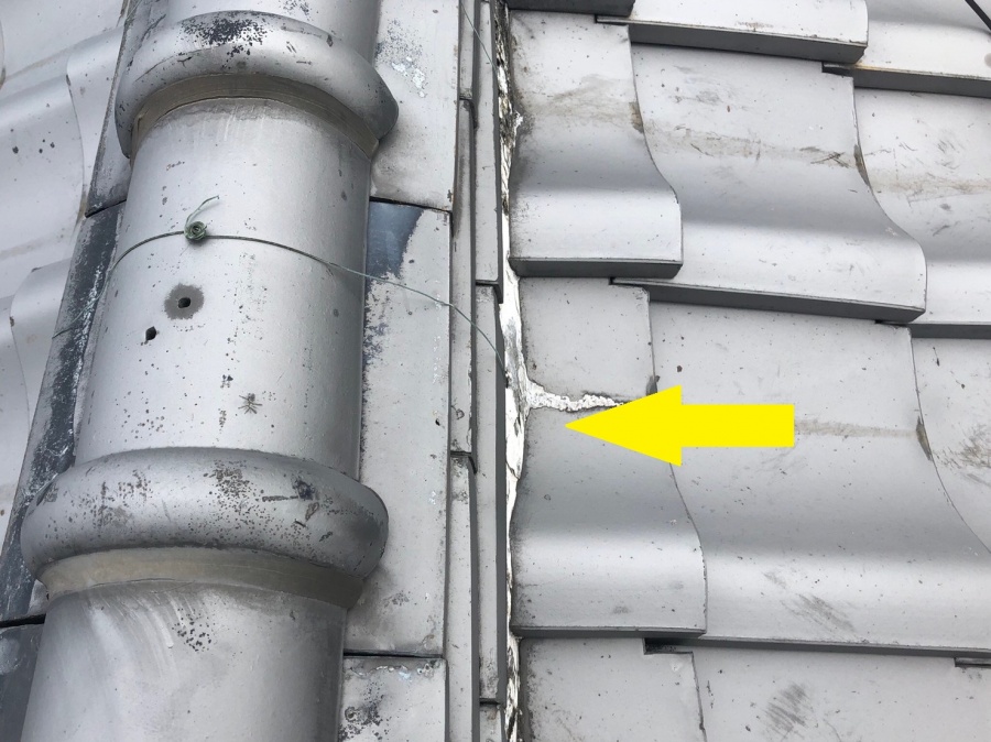 漆喰がはみ出ている