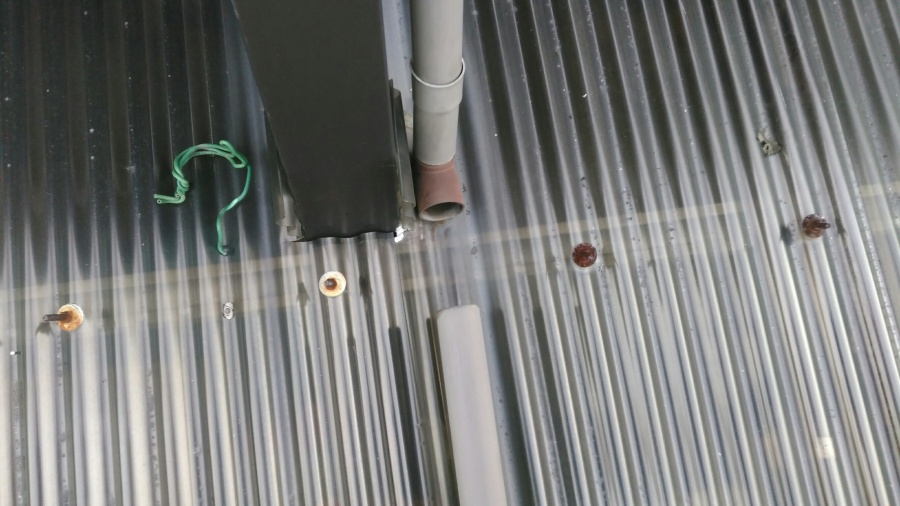 八尾市で樋が外れた