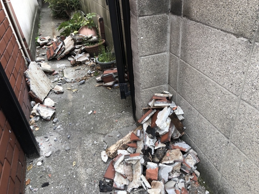 八尾市 雨漏れでがお壁が落ちた