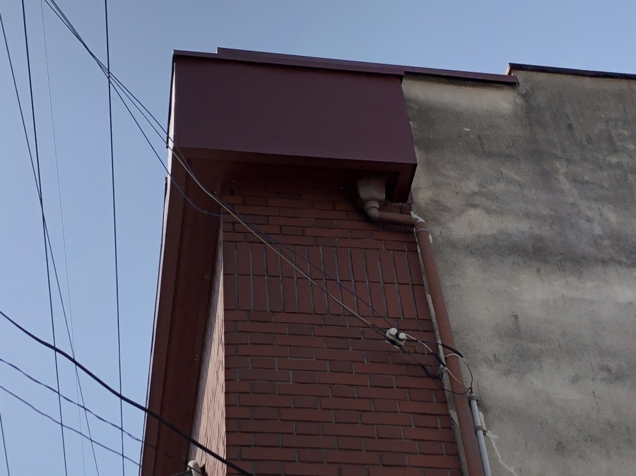 八尾　庇　板金