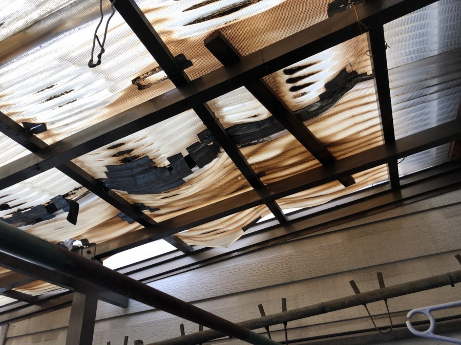 八尾市　波田　穴が空いた