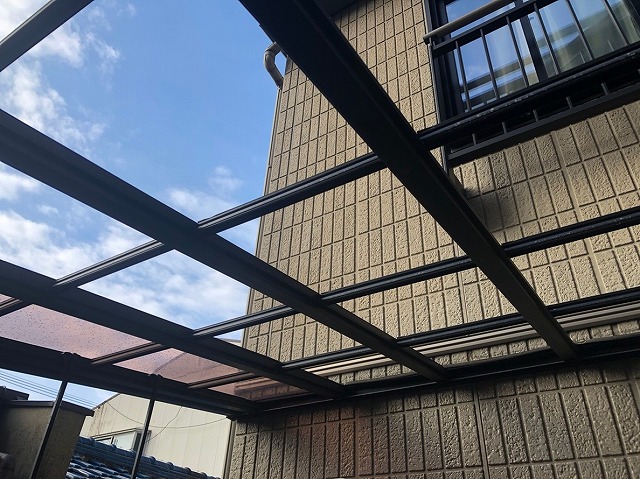 ポリカが飛んだ