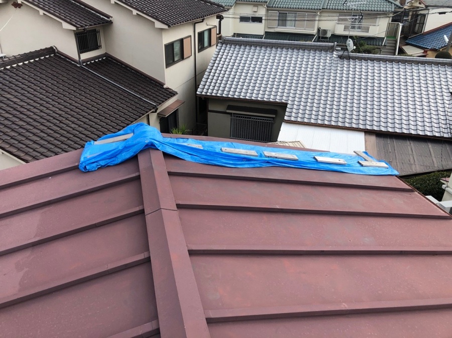 瓦棒の屋根が飛んだ