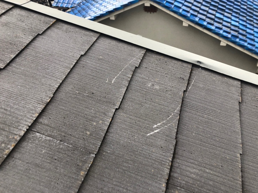 八尾市　y屋根にキズ