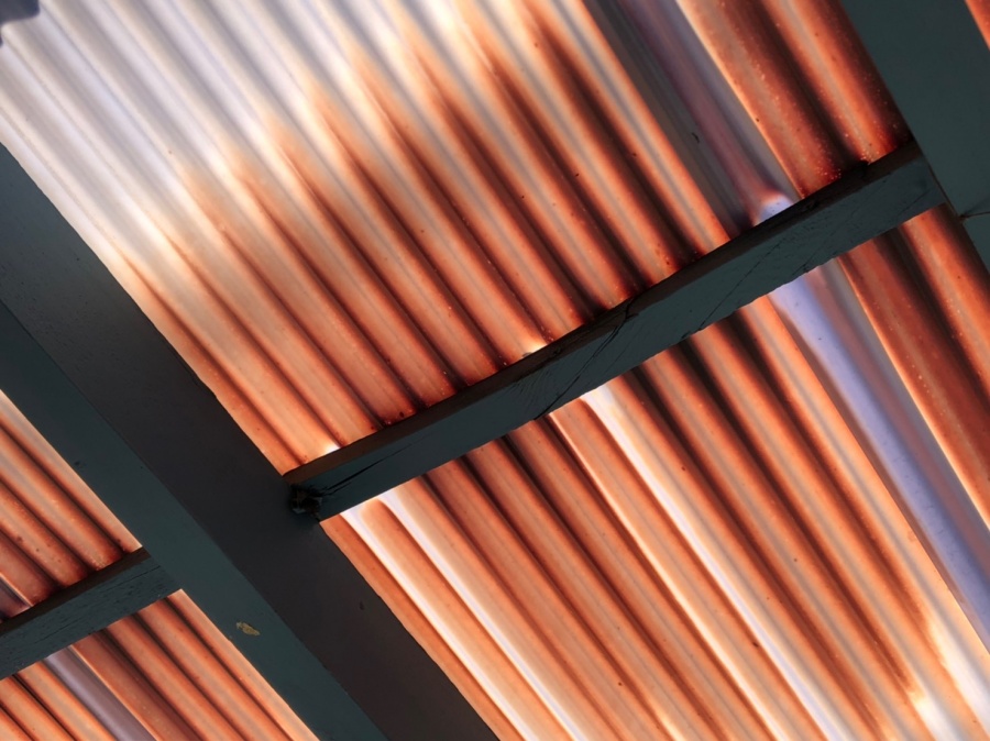 波板の下地の木が折れた