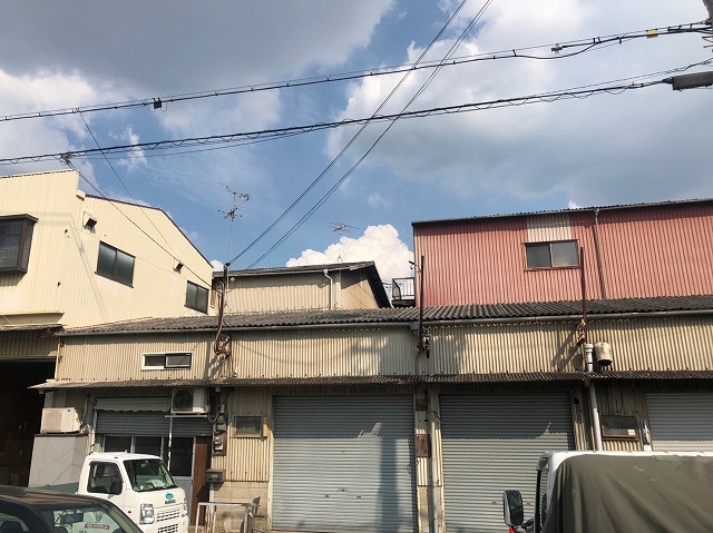 工場のスレート屋根