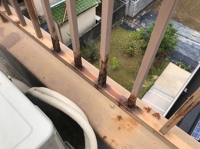 手すりに錆び
