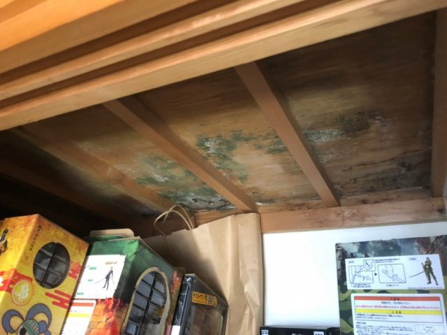押入れの天井から雨漏り