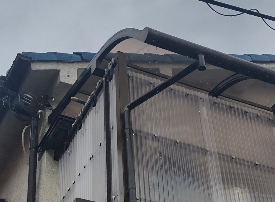 雨が垂れてくる