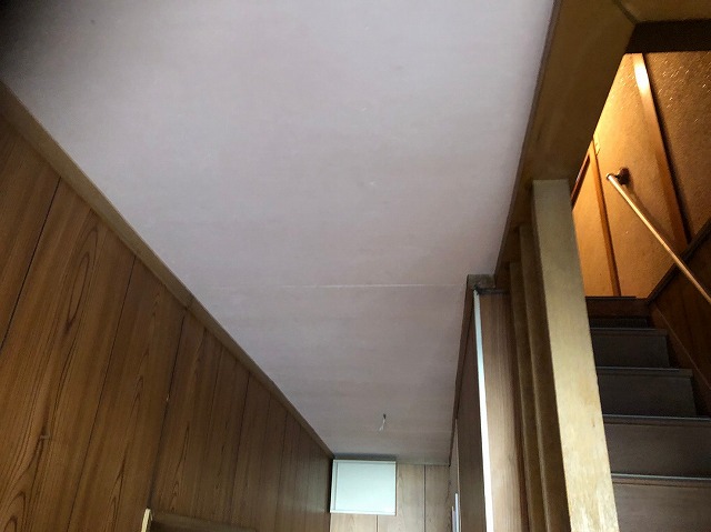 クロス下地にベニヤ貼り