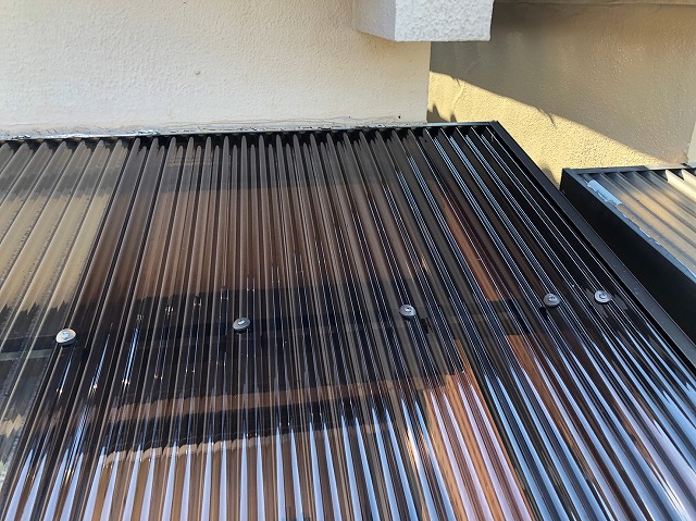 波板施工後フック止め