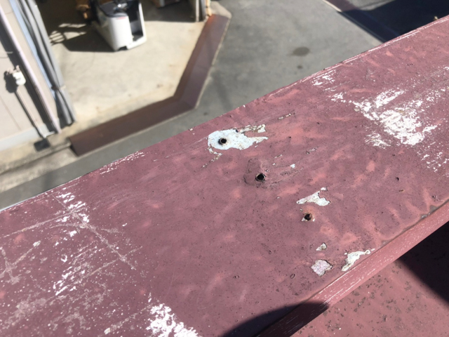 工場_雨漏り_折半屋根_釘穴