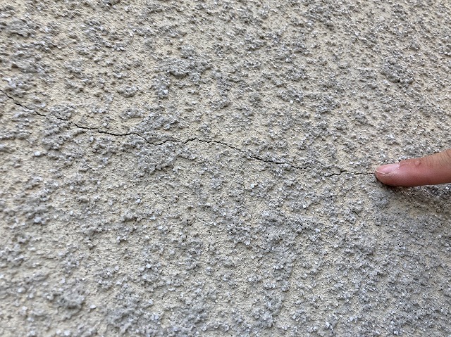 外壁にクラック