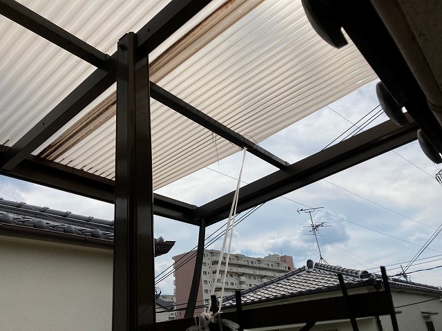 波板が飛ばされて無い