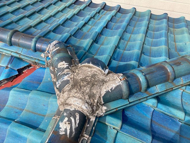 棟にシリコンで補修