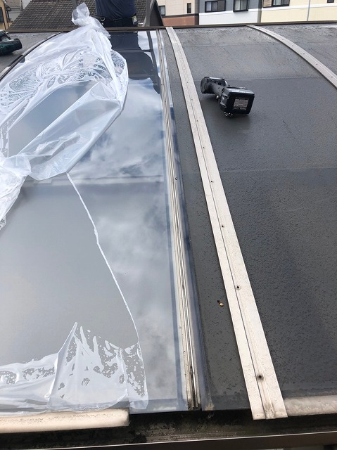 カーポートポリカ取付