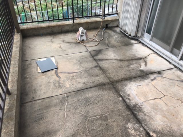 ベランダから雨漏り