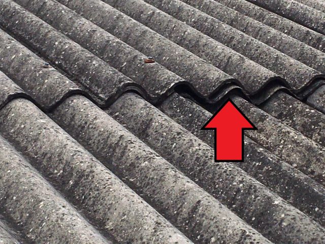 2枚重ねされた屋根材