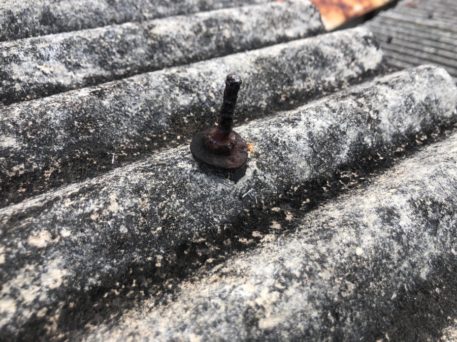 フックボルトが錆びている