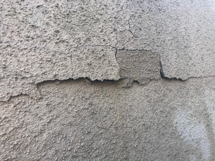 外壁のひび割れ