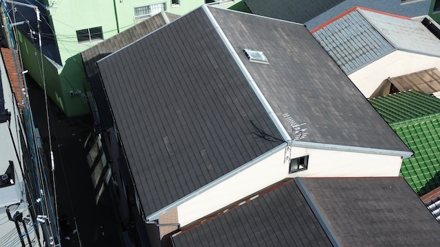 大阪市天王寺区の天窓雨漏りとスレート屋根劣化に提案したカバー工法