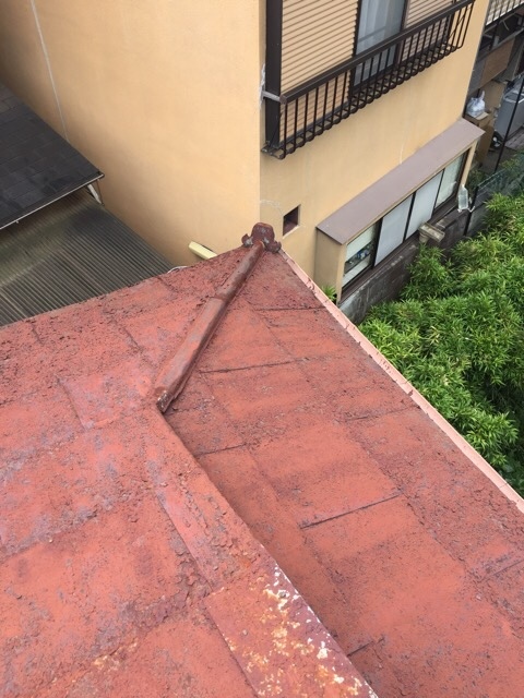 柏原市法善寺の屋根調査で見つかった板金部分の深刻な赤サビ