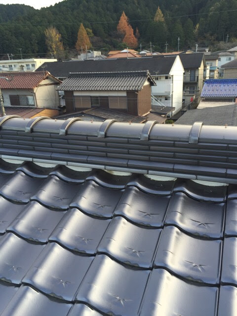 大阪府八尾市の現地調査。ズレや割れが見当たらない綺麗な和瓦（日本瓦）の屋根全体