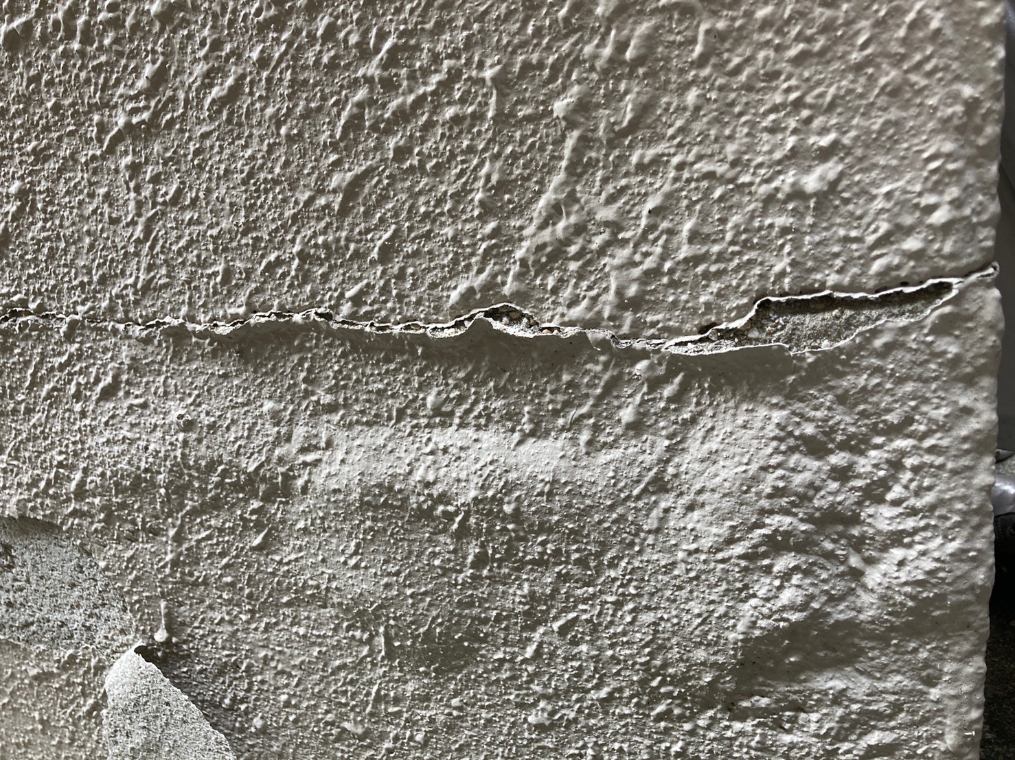 塗膜の膨らみ撤去