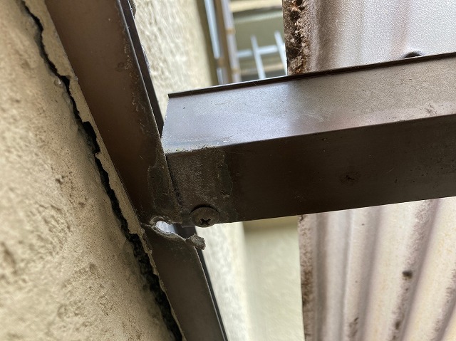 カーポートのフレームが抜けた