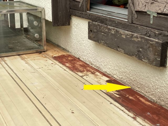 テラス下で雨漏り