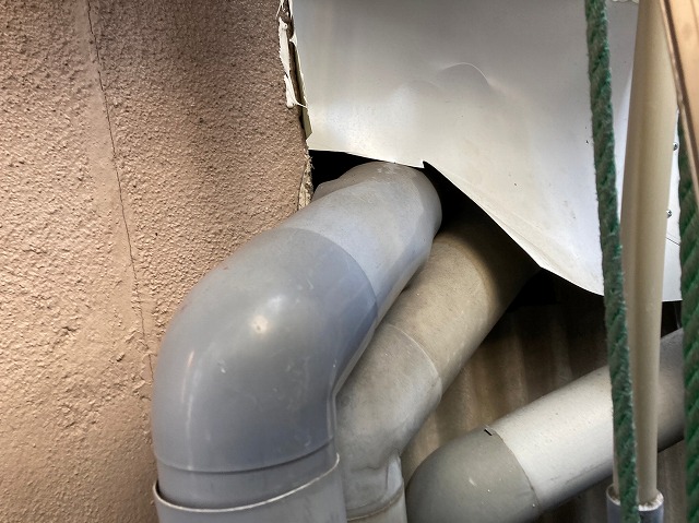雨漏り点検配管部分