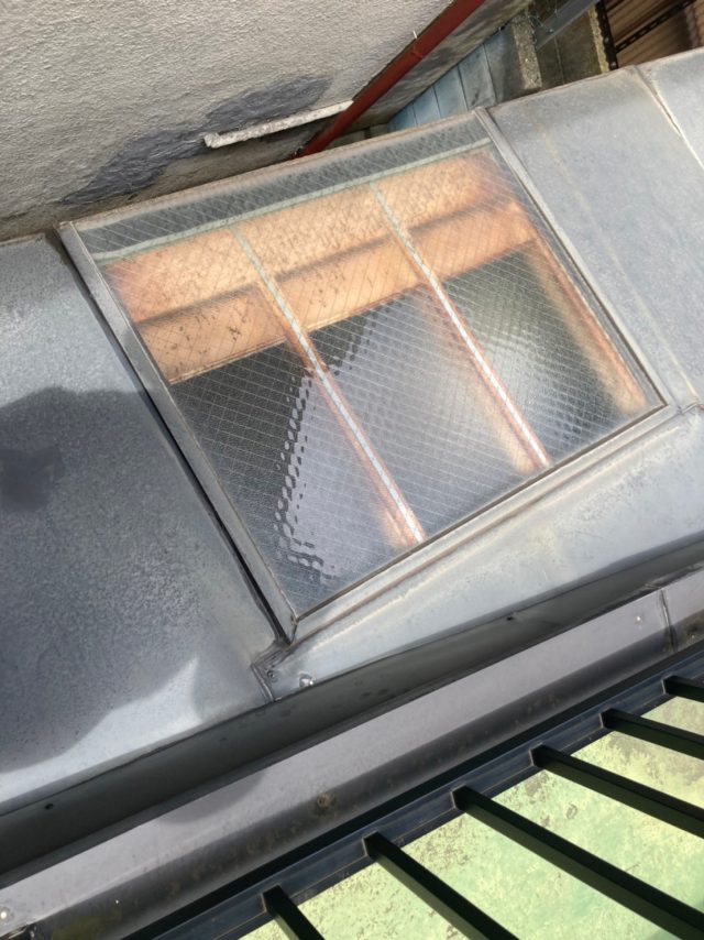 明り取り窓から雨漏り