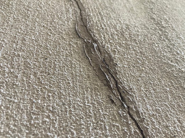 ひび割れにシール